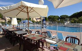 T3 Climatise Dans Village Vacance Avec Piscine, Proximite Plage Et Parking
